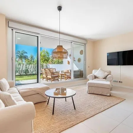 Luxury, Modern & Calm Near Puerto Banus Естепона